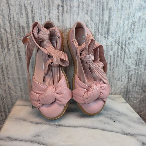 PUMA Fendy By Rihanna Pink Leather Creeper Bow Sandals Shoes SZ 6 - Picture 6 of 6